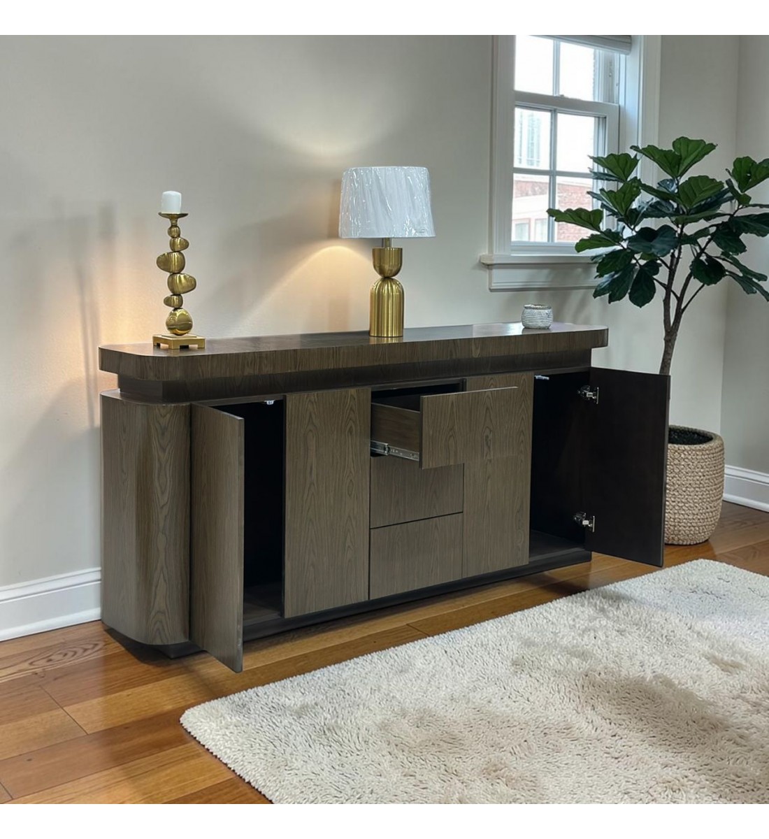 طاولة بوفيه عصرية بتصميم أنيق تجمع بين البساطة والفخامة، مصنوعة من خشب قشره الجوز 200×40×90سم 