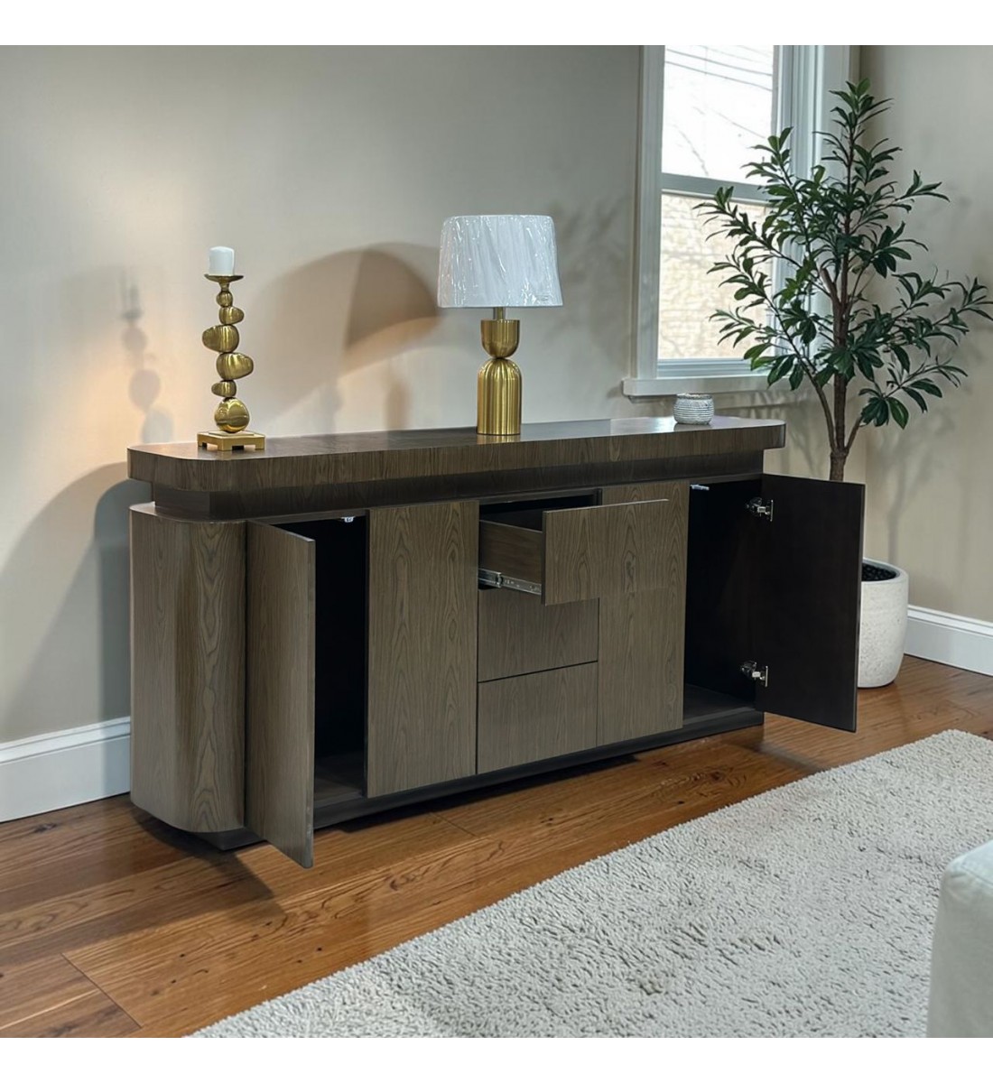 طاولة بوفيه عصرية بتصميم أنيق تجمع بين البساطة والفخامة، مصنوعة من خشب قشره الجوز 200×40×90سم 