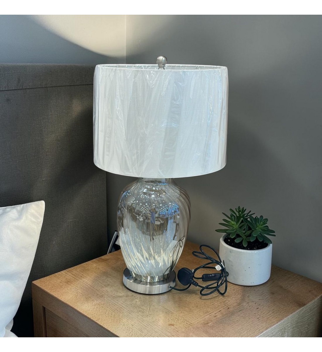 مصباح طاولة زجاج - أنثوني- 66×35×35سم 