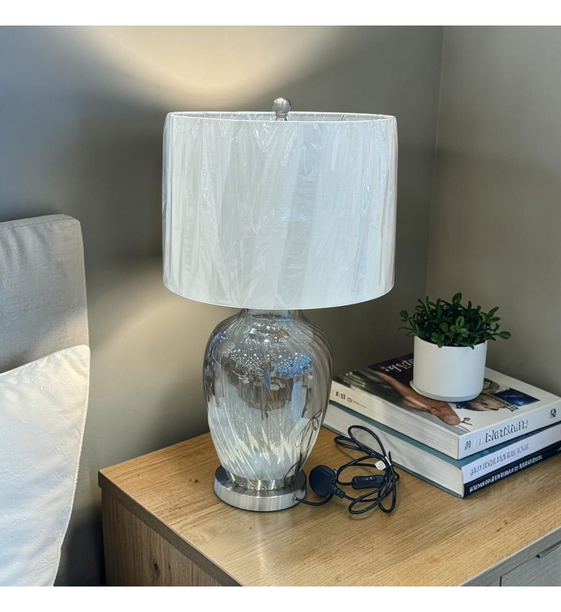مصباح طاولة زجاج - أنثوني- 66×35×35سم 