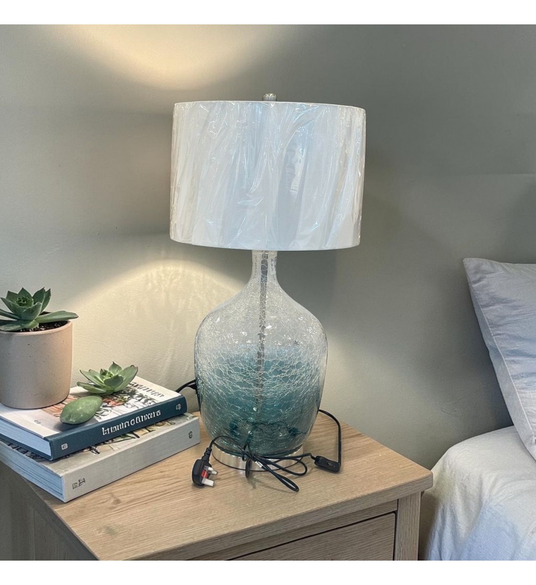 مصباح طاولة زجاج - أنثوني- 74×35×35سم مصباح طاولة زجاج - أنثوني- 74×35×35سم