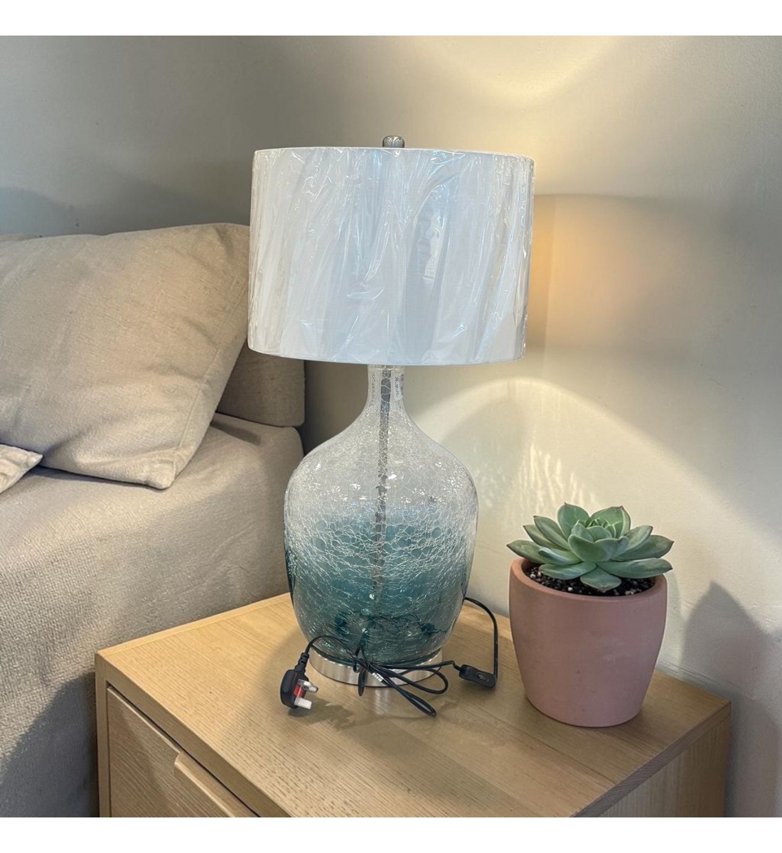 مصباح طاولة زجاج - أنثوني- 74×35×35سم مصباح طاولة زجاج - أنثوني- 74×35×35سم