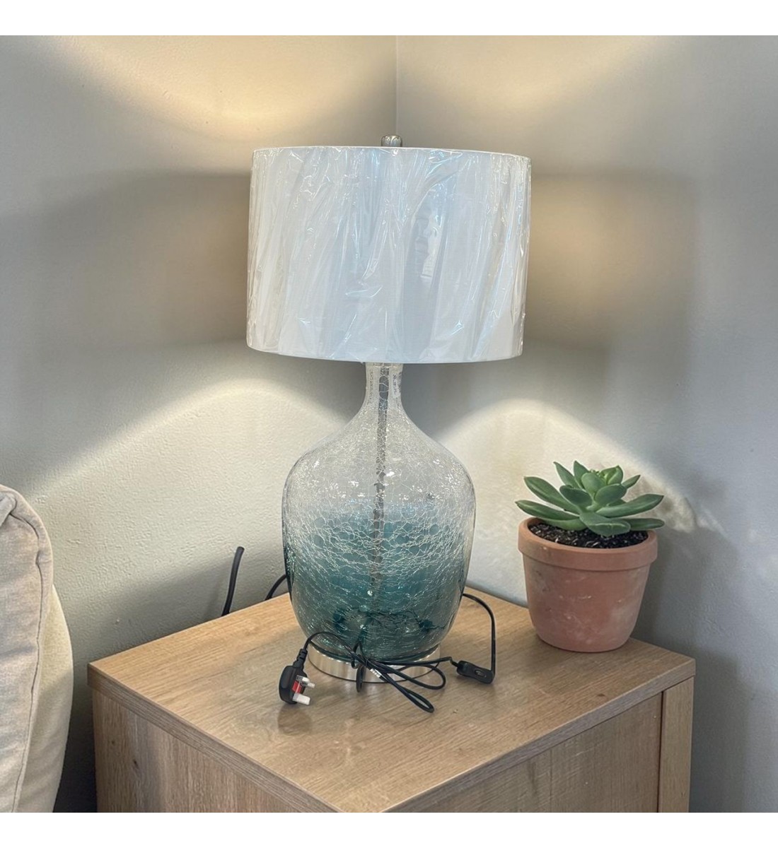 مصباح طاولة زجاج - أنثوني- 74×35×35سم مصباح طاولة زجاج - أنثوني- 74×35×35سم