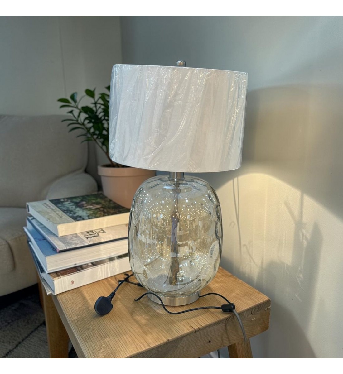 مصباح طاولة زجاج - أنثوني- 70×38×38سم 