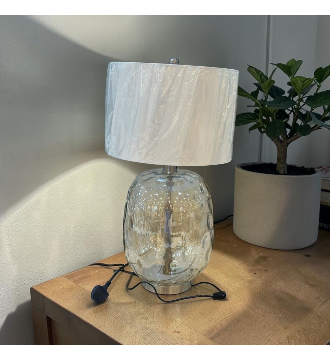 مصباح طاولة زجاج - أنثوني- 70×38×38سم 