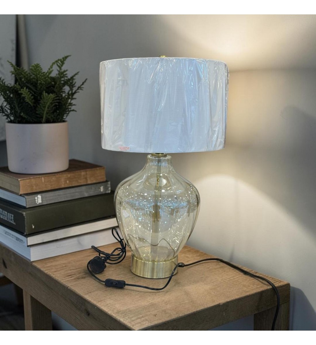 مصباح طاولة زجاج - أنثوني66×38×38سم مصباح طاولة زجاج - أنثوني66×38×38سم