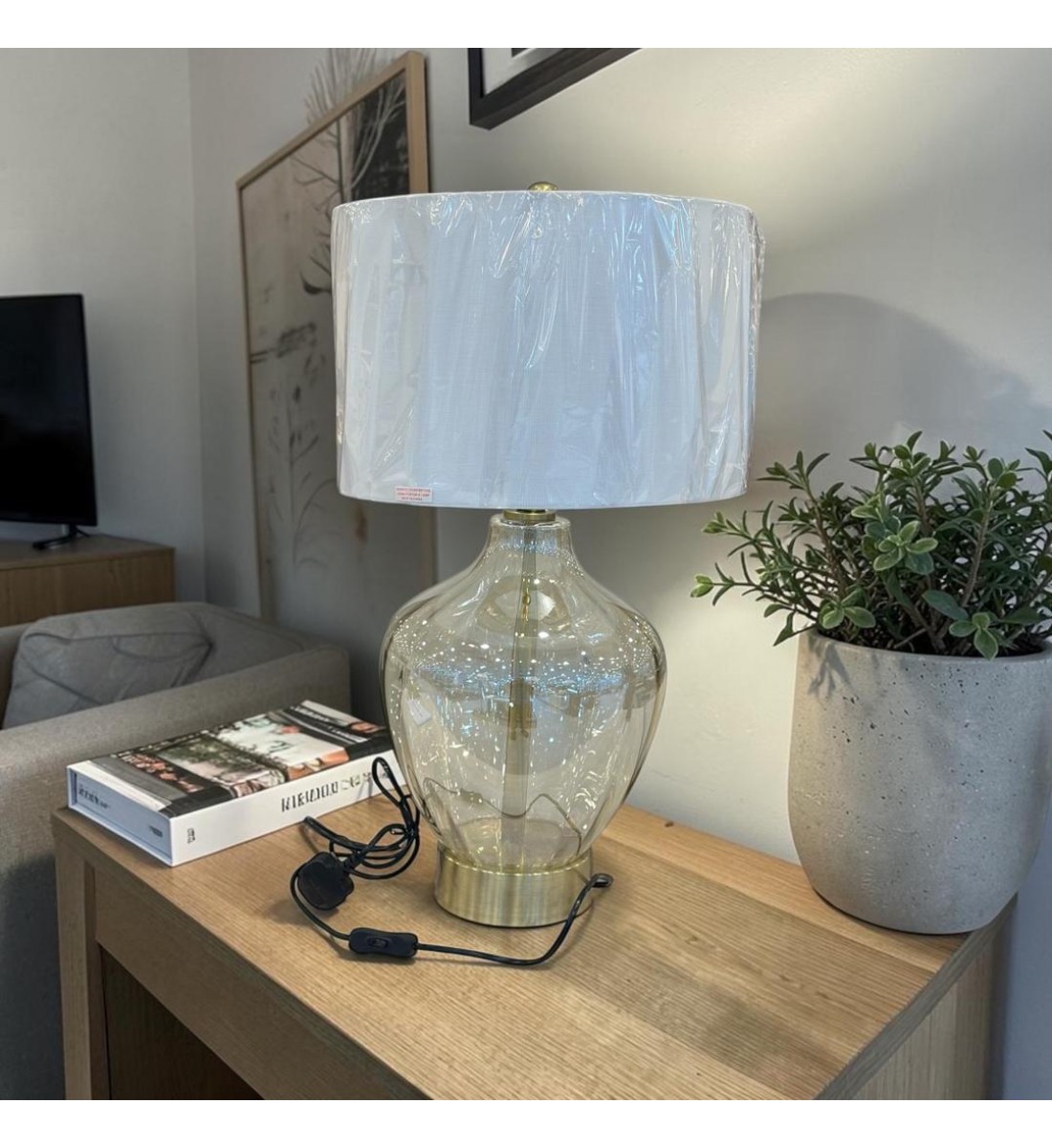 مصباح طاولة زجاج - أنثوني66×38×38سم مصباح طاولة زجاج - أنثوني66×38×38سم