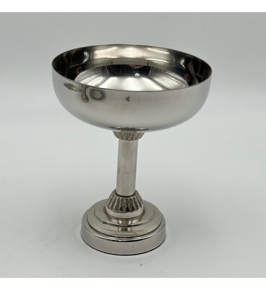 صحن تقديم معدنية فاخرة – تصميم أنيق وعصري15×12×12سم 