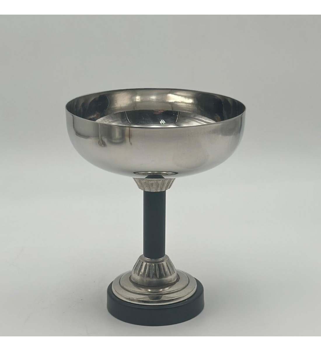 صحن تقديم معدنية فاخرة – تصميم أنيق وعصري15×12×12سم صحن تقديم معدنية فاخرة – تصميم أنيق وعصري15×12×12سم