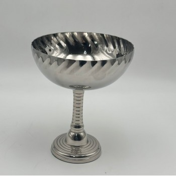 صحن تقديم معدنية فاخرة – تصميم أنيق وعصري16×16×17سم 