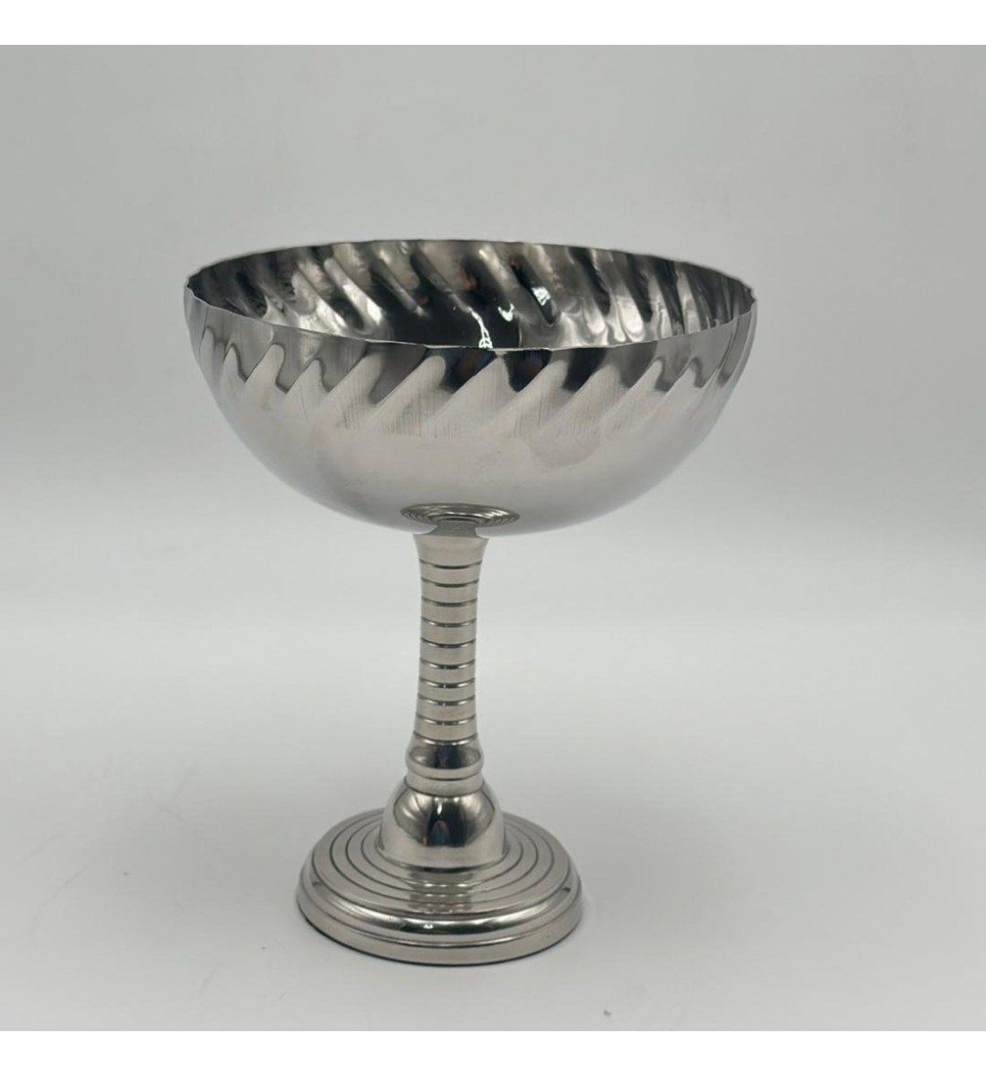 صحن تقديم معدنية فاخرة – تصميم أنيق وعصري16×16×17سم 