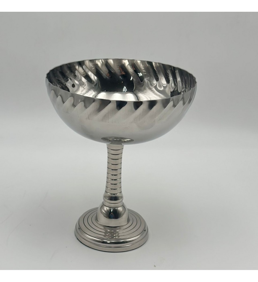 صحن تقديم معدنية فاخرة – تصميم أنيق وعصري16×16×17سم 