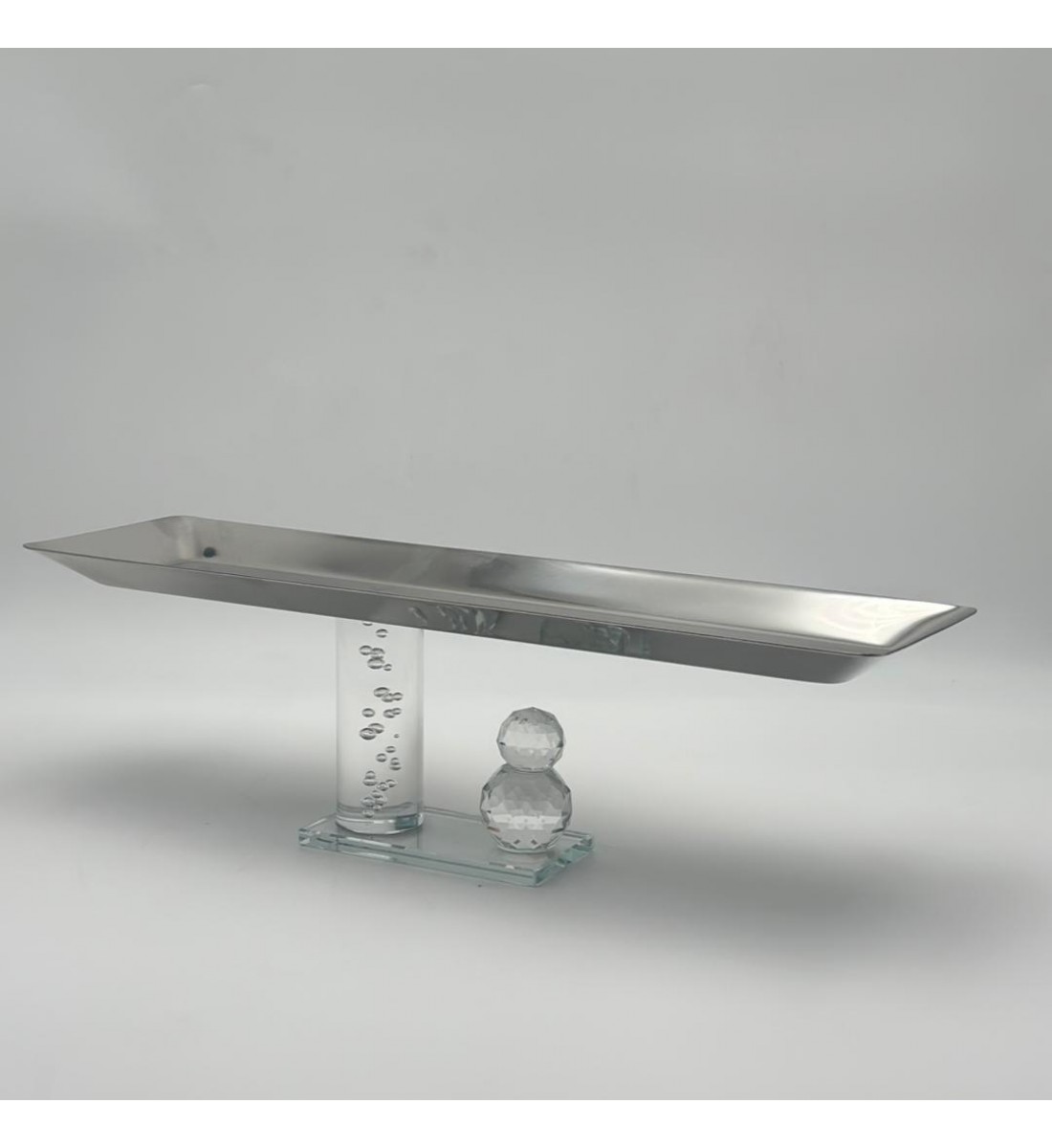 صحن تقديم معدنية فاخرة – تصميم أنيق وعصري42×12×12سم صحن تقديم معدنية فاخرة – تصميم أنيق وعصري42×12×12سم