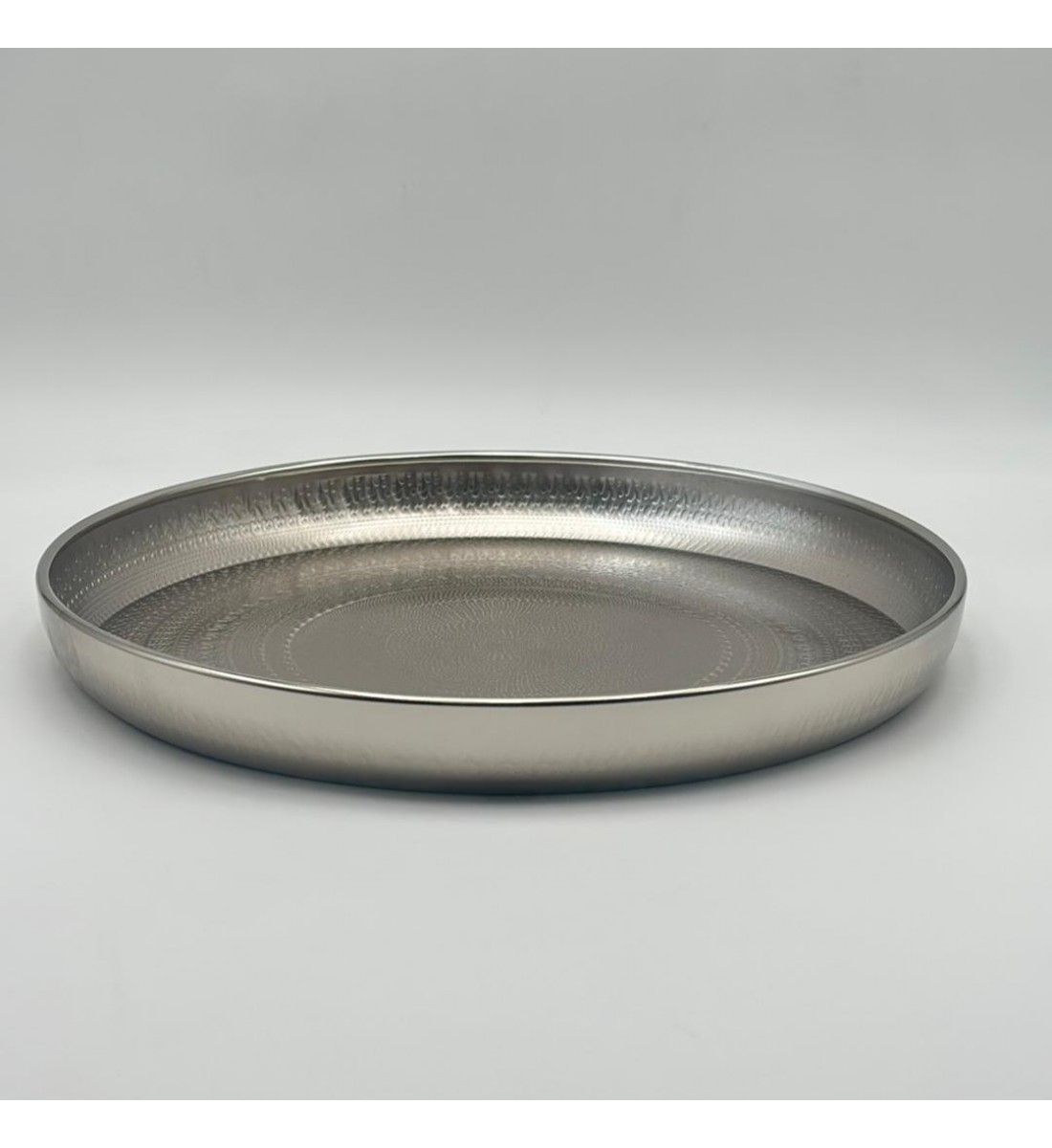 صحن تقديم معدنية فاخرة – تصميم أنيق وعصري 34×34×4سم 