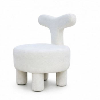 كرسي بتصميم عصري مميز، يجمع بين البساطة واللمسة الفنية في آن واحد. 60×60×45 ارتفاع الكل 80سم 