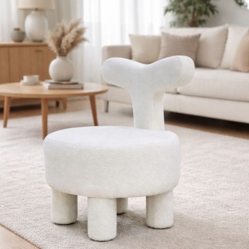 كرسي بتصميم عصري مميز، يجمع بين البساطة واللمسة الفنية في آن واحد. 60×60×45 ارتفاع الكل 80سم 