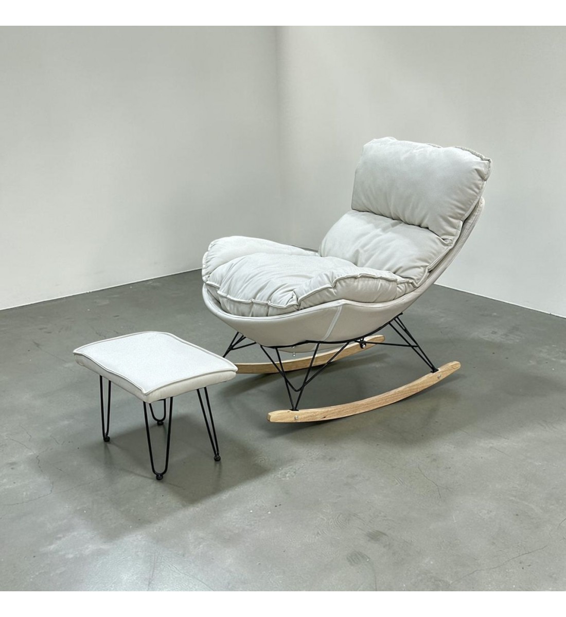 كرسي هزاز مع طاوله بتصميم مميز وعصرى