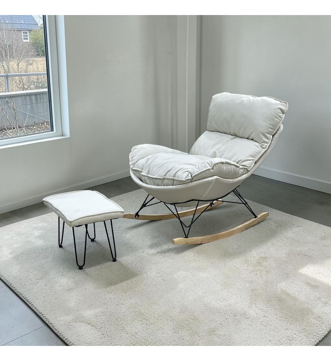 كرسي هزاز مع طاوله بتصميم مميز وعصرى رصاصي 