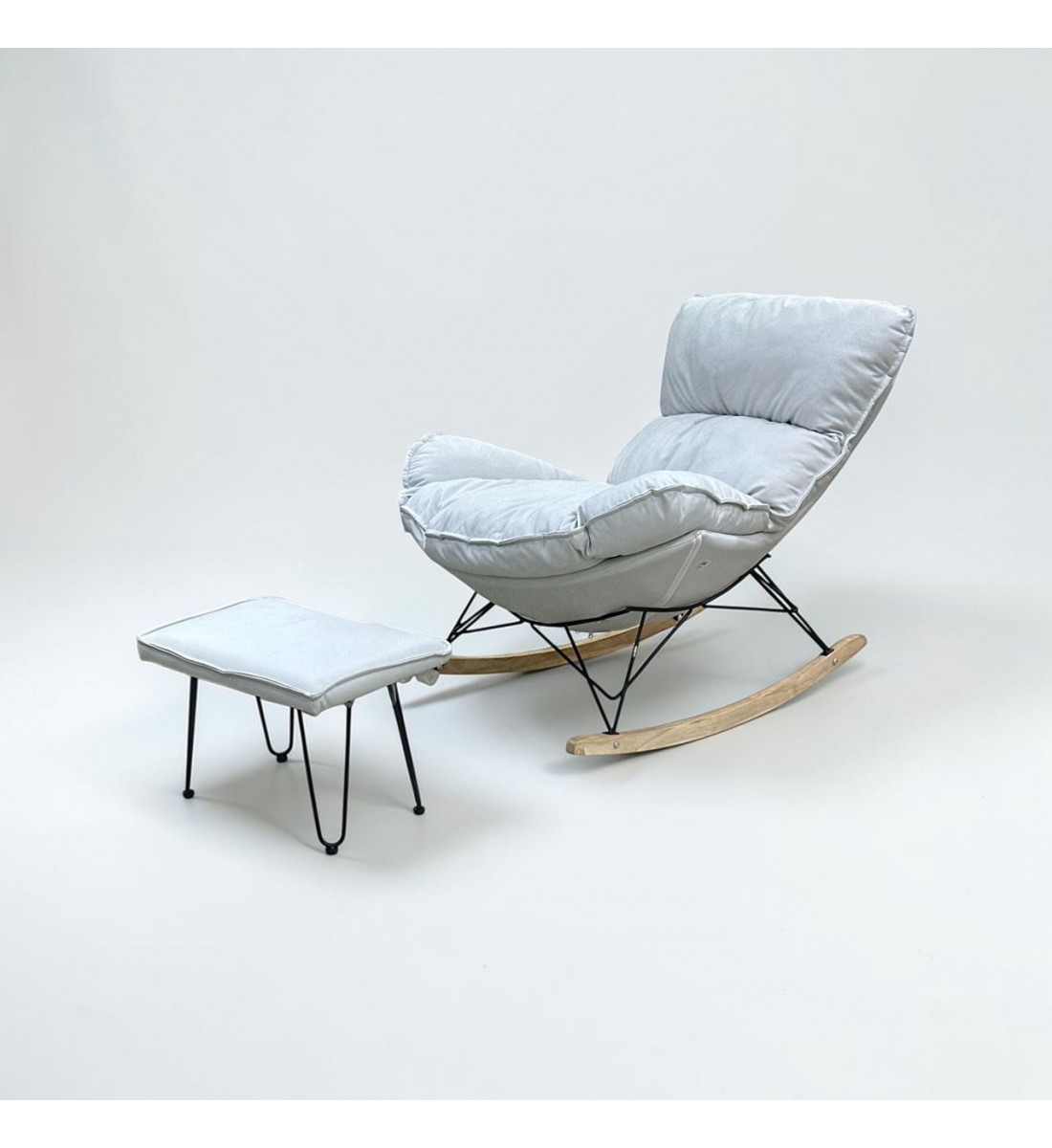 كرسي هزاز مع طاوله بتصميم مميز وعصرى