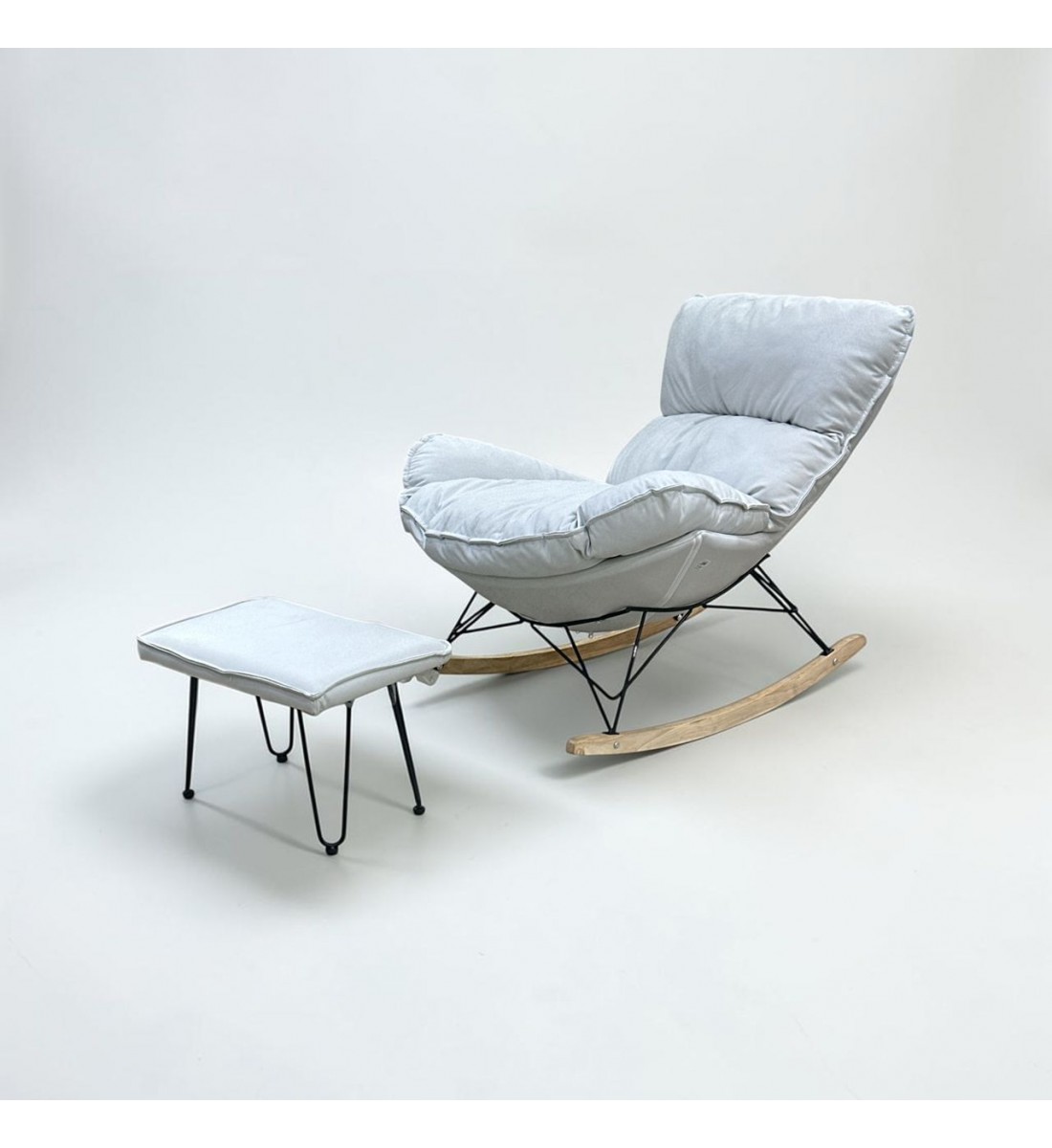 كرسي هزاز مع طاوله بتصميم مميز وعصرى