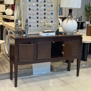 طاولة بوفيه عصرية بتصميم أنيق تجمع بين البساطة والفخامة، مصنوعة من خشب قشره الجوز لون بني غامق 145×40سم 