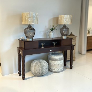 طاولة بوفيه عصرية بتصميم أنيق تجمع بين البساطة والفخامة، مصنوعة من خشب قشره الجوز لون بني غامق 160×40×90سم (منتج تفصيل )