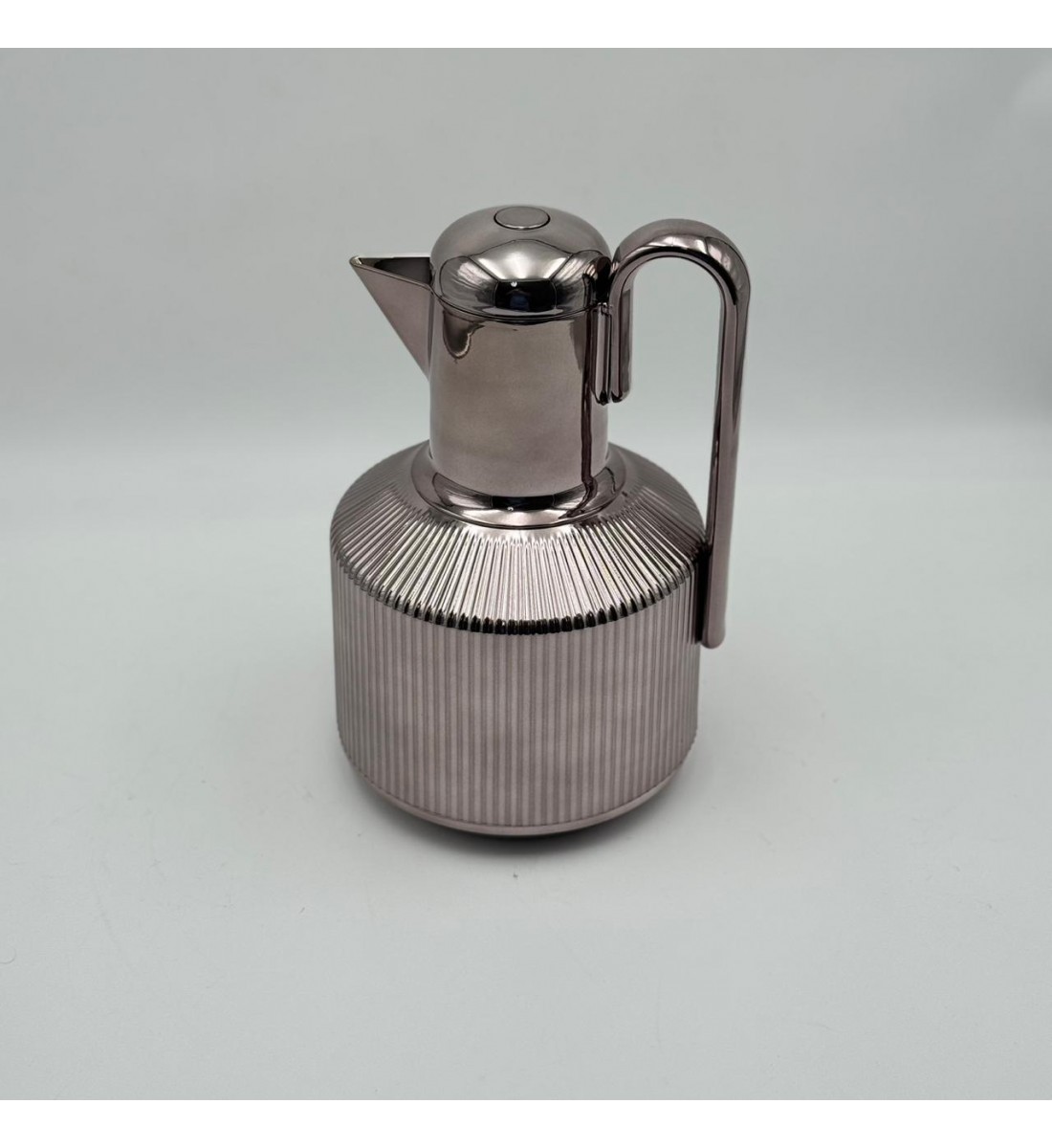 ترمس أنيق بتصميم عصري يجمع بين البساطة والفخامة، مصنوع من هيكل معدني1لتر 