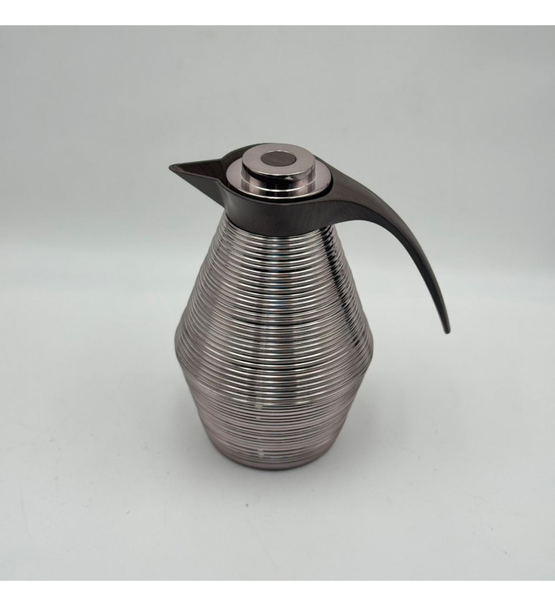 ترمس أنيق بتصميم عصري يجمع بين البساطة والفخامة، مصنوع من هيكل معدني1لتر 