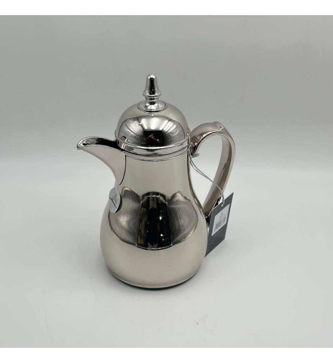 ترمس أنيق بتصميم عصري يجمع بين البساطة والفخامة، مصنوع من هيكل معدني350مل