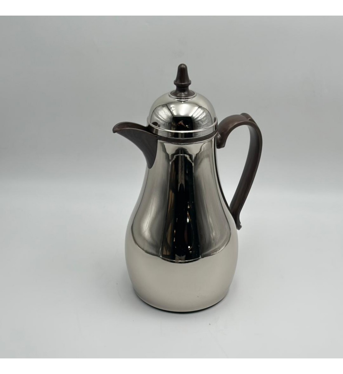 ترمس أنيق بتصميم عصري يجمع بين البساطة والفخامة، مصنوع من هيكل معدني1لتر 