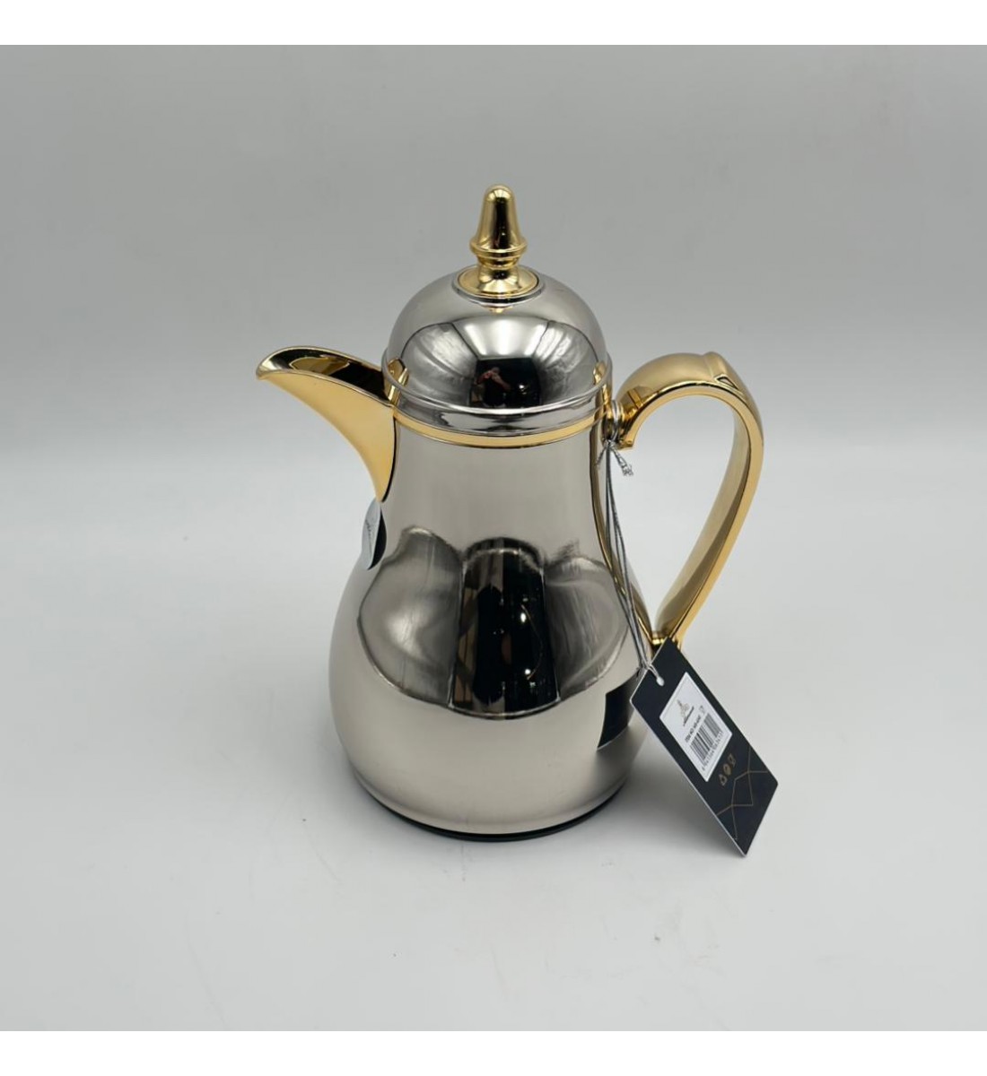 ترمس أنيق بتصميم عصري يجمع بين البساطة والفخامة، مصنوع من هيكل معدني350لتر 