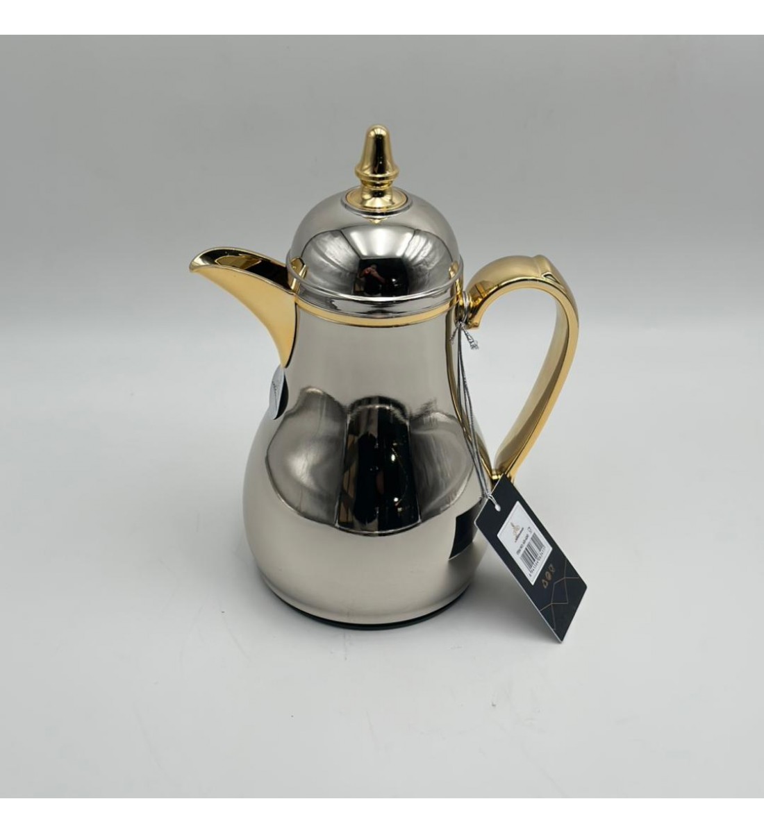 ترمس أنيق بتصميم عصري يجمع بين البساطة والفخامة، مصنوع من هيكل معدني350لتر 