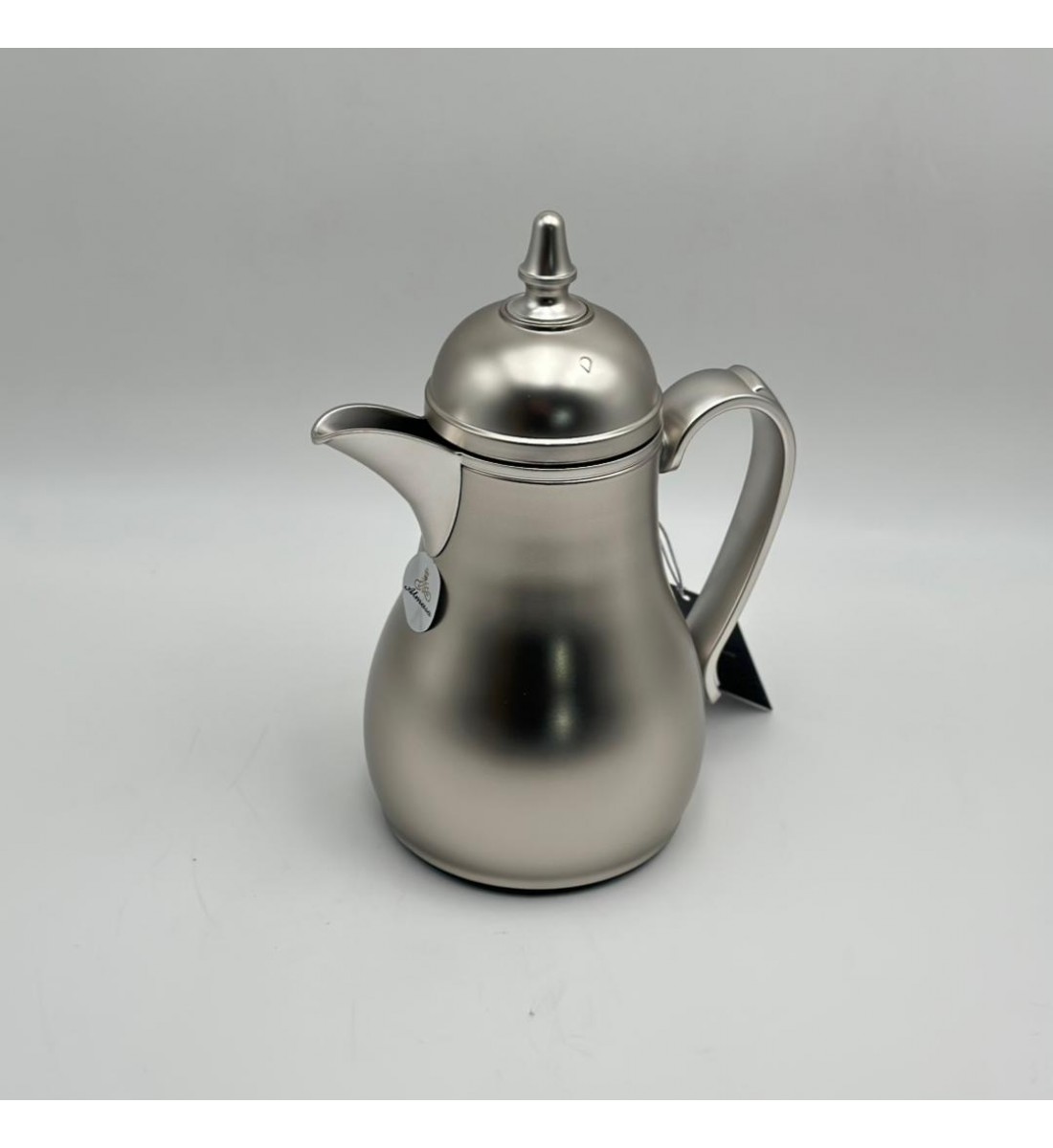 ترمس أنيق بتصميم عصري يجمع بين البساطة والفخامة، مصنوع من هيكل معدني350لتر 