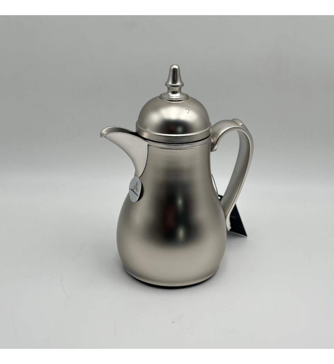 ترمس أنيق بتصميم عصري يجمع بين البساطة والفخامة، مصنوع من هيكل معدني350لتر 