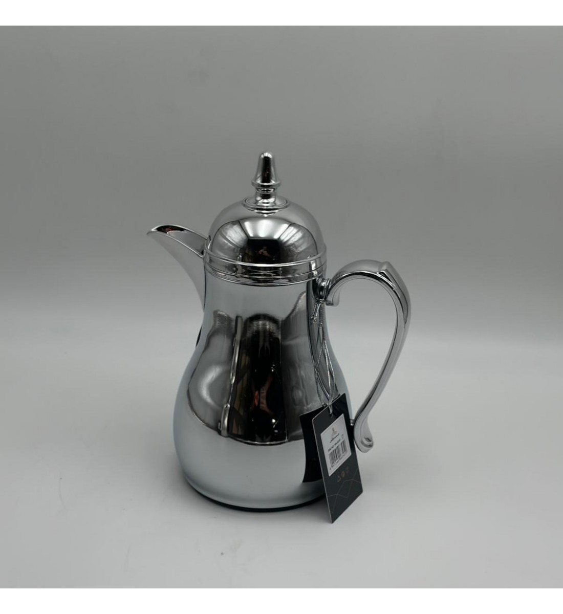 ترمس أنيق بتصميم عصري يجمع بين البساطة والفخامة، مصنوع من هيكل معدني350لتر 