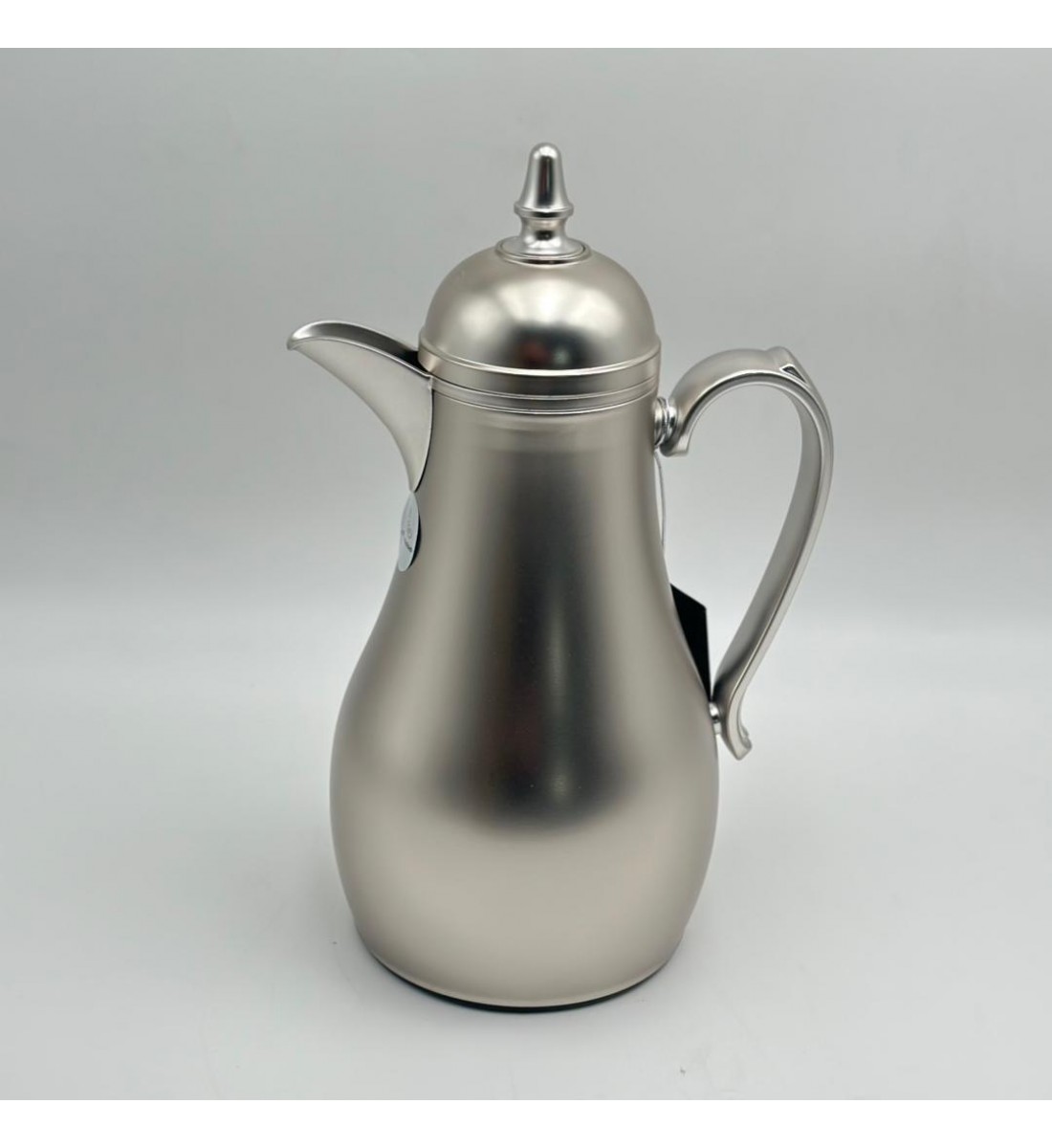 ترمس أنيق بتصميم عصري يجمع بين البساطة والفخامة، مصنوع من هيكل معدني1لتر 