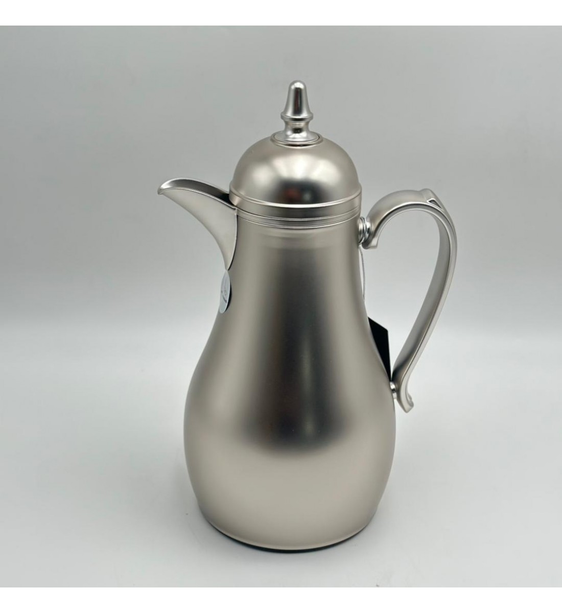 ترمس أنيق بتصميم عصري يجمع بين البساطة والفخامة، مصنوع من هيكل معدني1لتر 