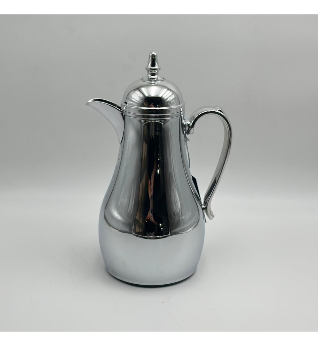 ترمس أنيق بتصميم عصري يجمع بين البساطة والفخامة، مصنوع من هيكل معدني1لتر 