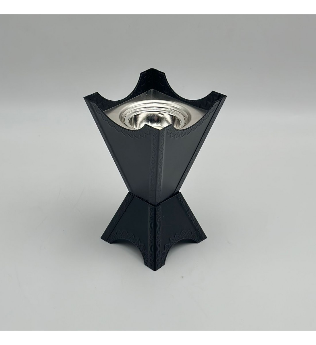 مبخرة بتصميم أنيق وعصري تضيف لمسة فخامة للمجالس والمساحات الداخلية 10×10×18سم 