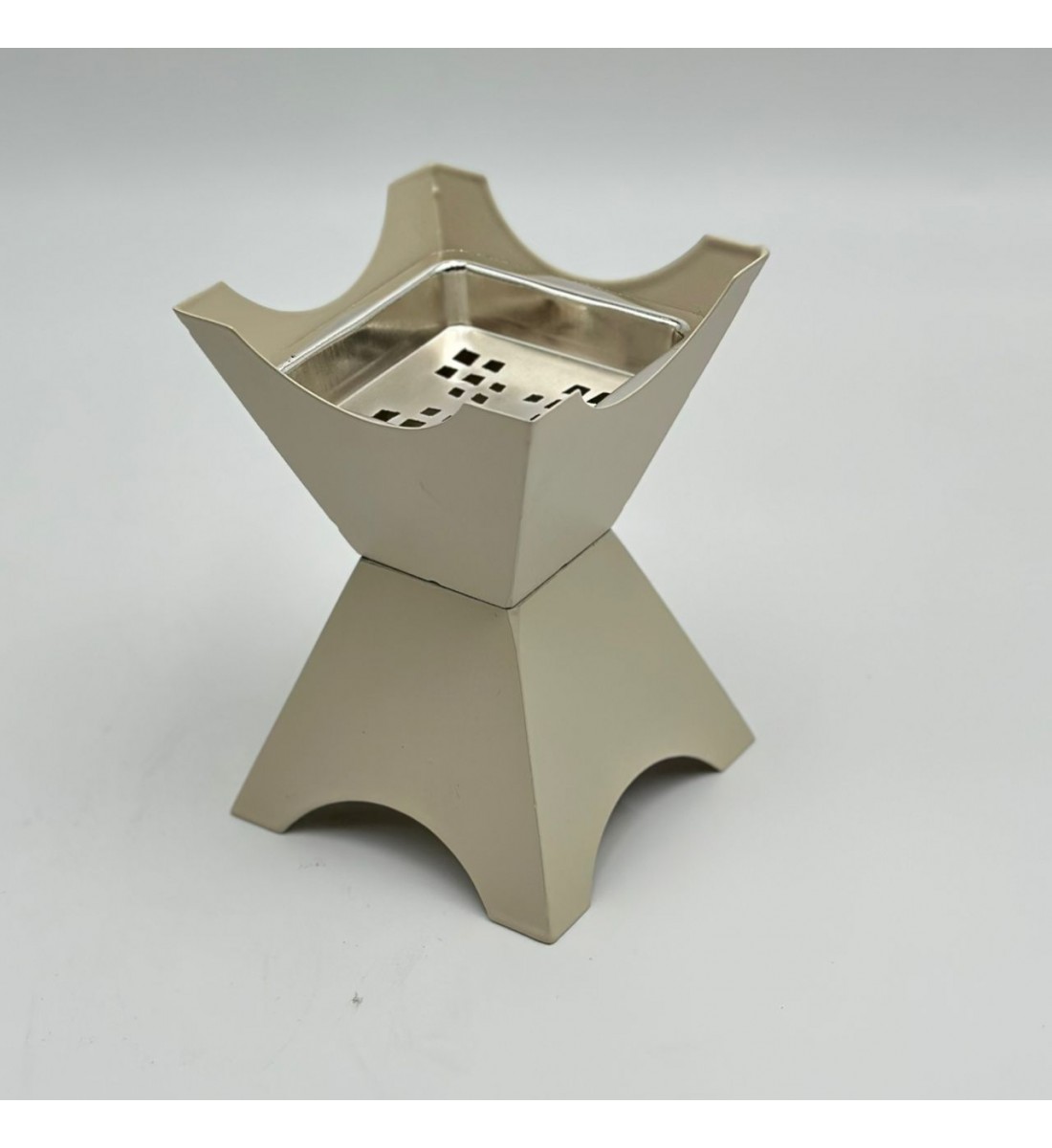 مبخرة بتصميم أنيق وعصري تضيف لمسة فخامة للمجالس والمساحات الداخلية 8×8×12سم 