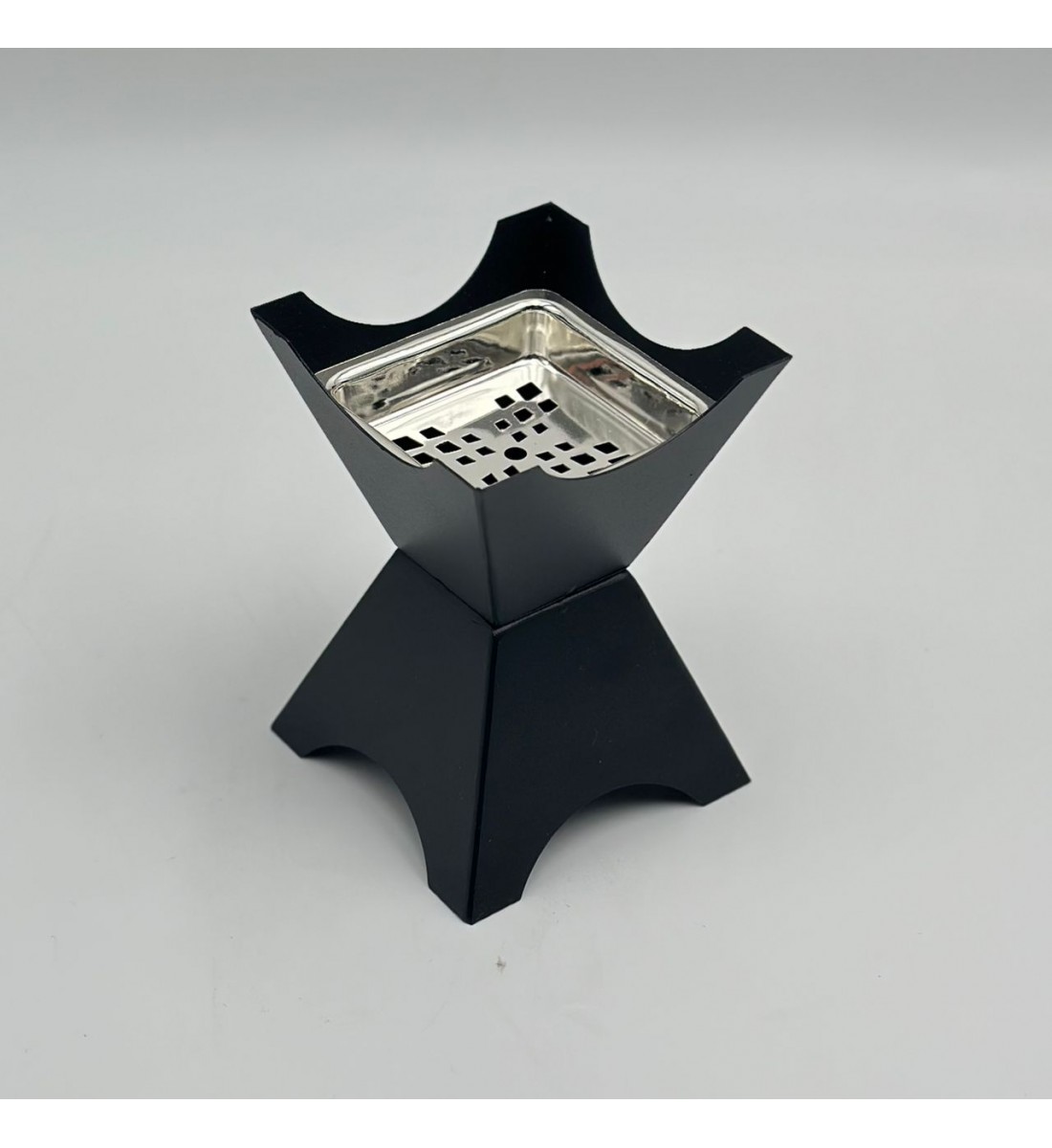 مبخرة بتصميم أنيق وعصري تضيف لمسة فخامة للمجالس والمساحات الداخلية 8×8×12سم 