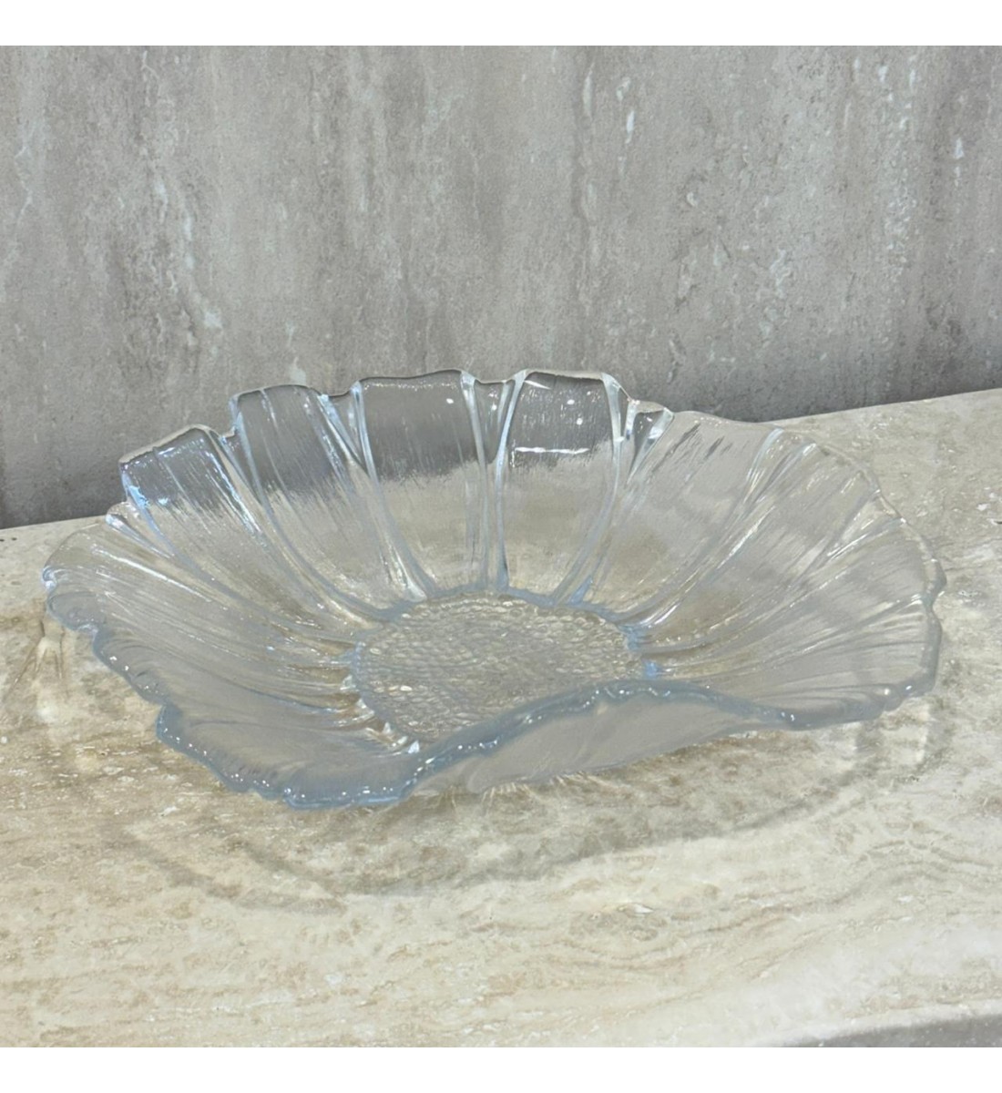 صحن التقديم الزجاجي مصمم لتقديم الطعام بشكل أنيق وراقي 28×28×5سم 