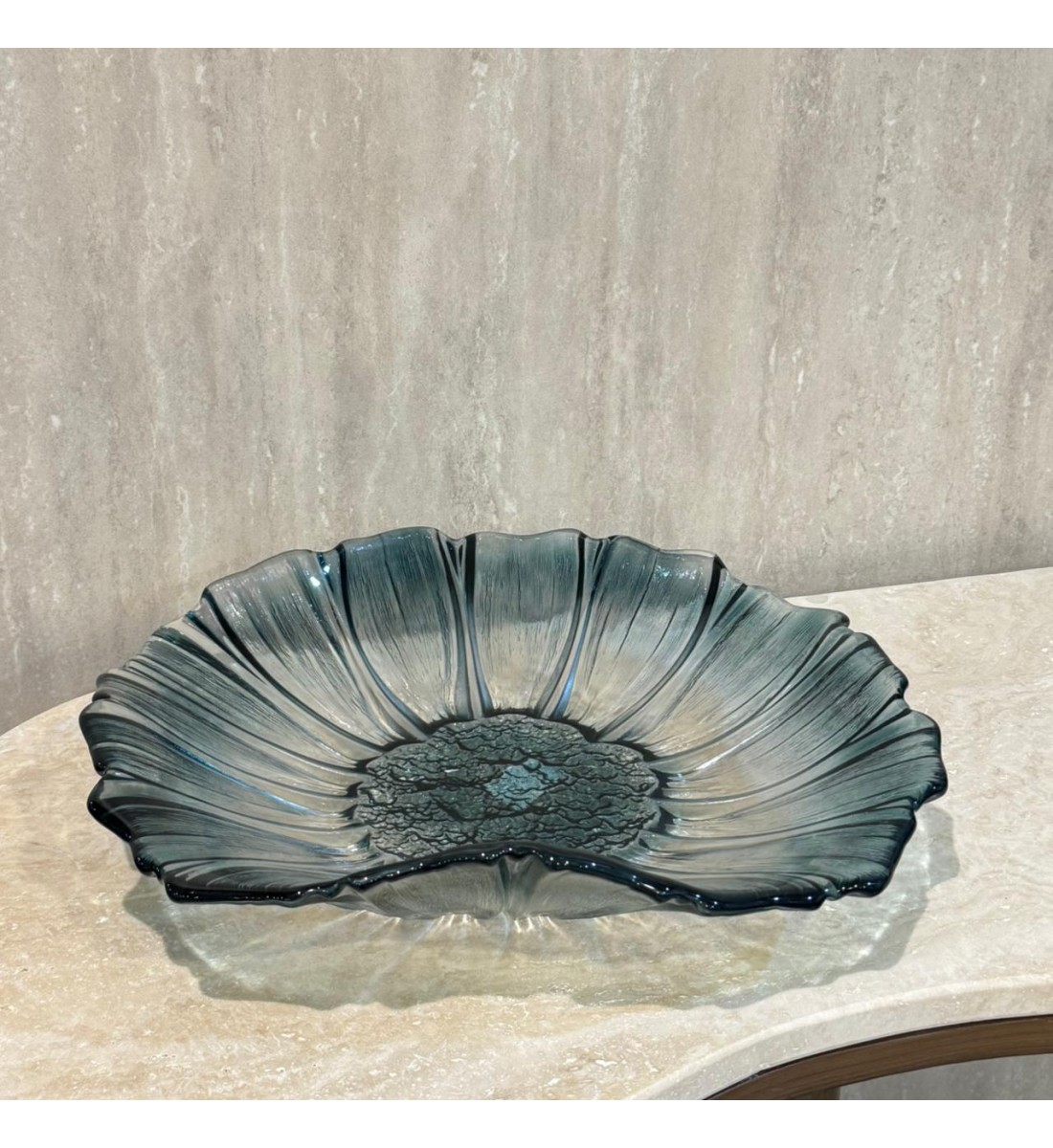 صحن التقديم الزجاجي مصمم لتقديم الطعام بشكل أنيق وراقي 38×38×8سم 