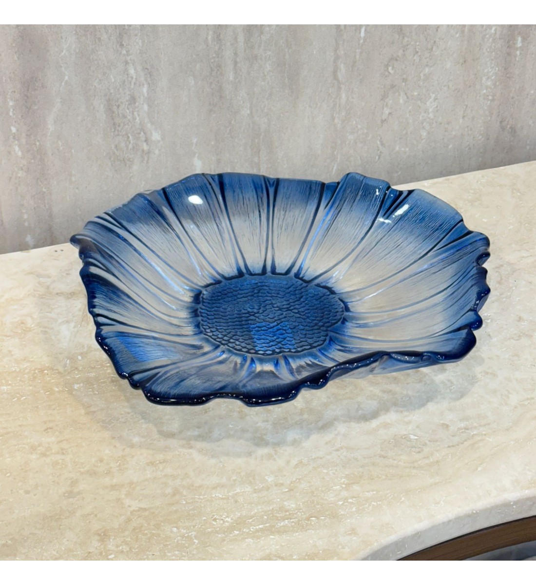 صحن التقديم الزجاجي مصمم لتقديم الطعام بشكل أنيق وراقي 28×28×5سم 