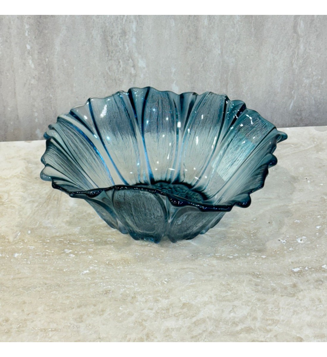 صحن التقديم الزجاجي مصمم لتقديم الطعام بشكل أنيق وراقي 19×19×7سم 