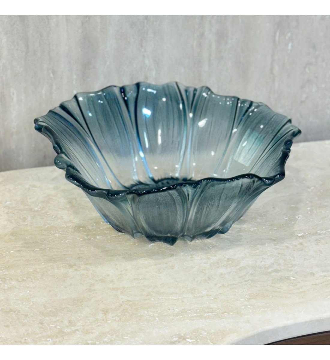 صحن التقديم الزجاجي مصمم لتقديم الطعام بشكل أنيق وراقي28×28×10سم