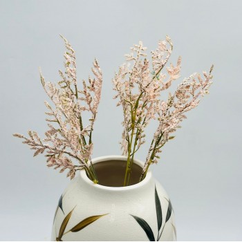 غصن نبتة شيح مكنسي