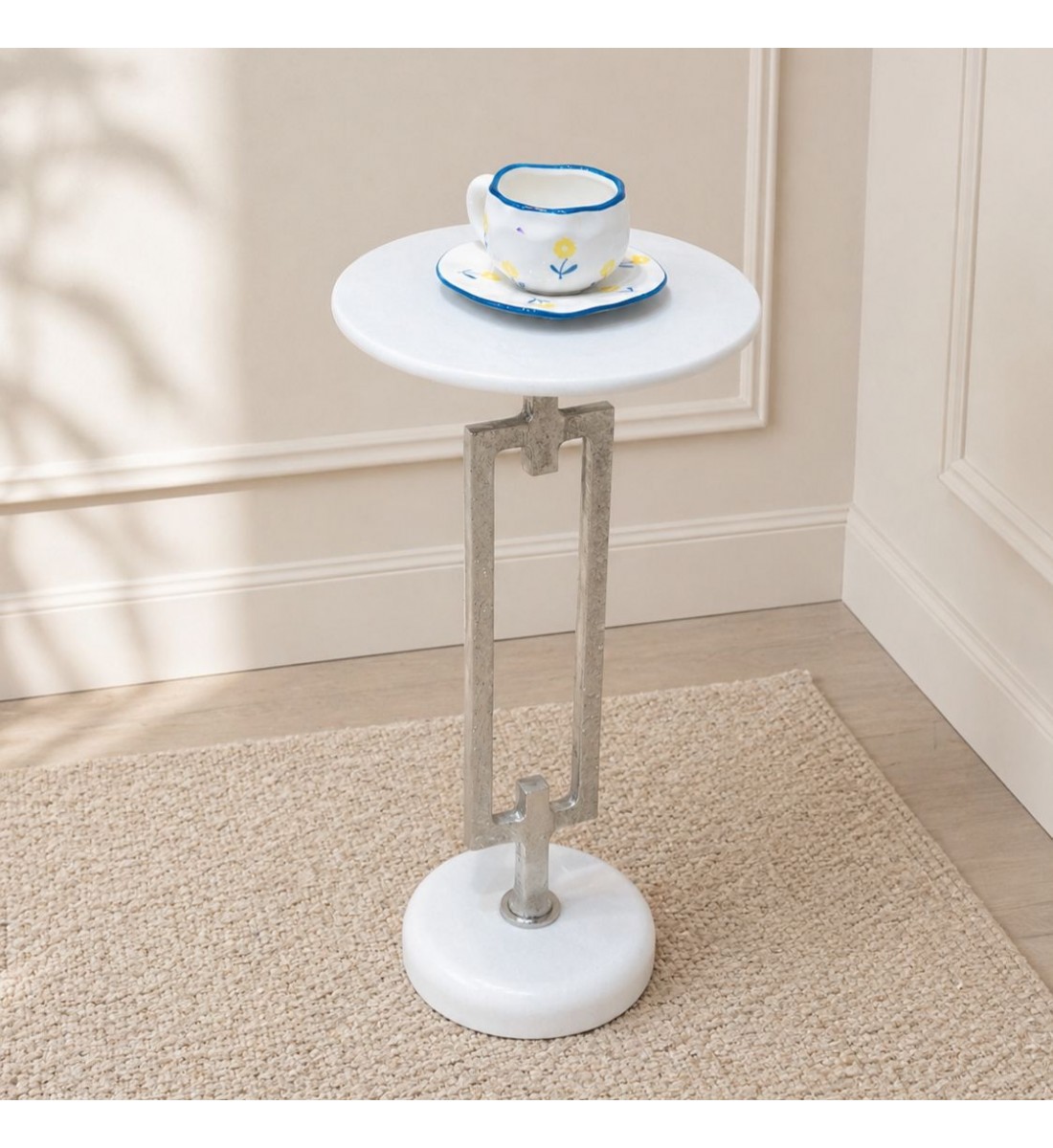 طاولة جانبية فورنيتّا بسطح من الرخام الأصلي ابيض عمود عمود فضي30 ×30×58سم 