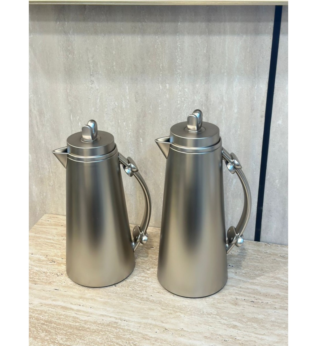 طقم ترمس بتصميم عصري فاخر 2قطع طقم ترمس بتصميم عصري فاخر 2قطع