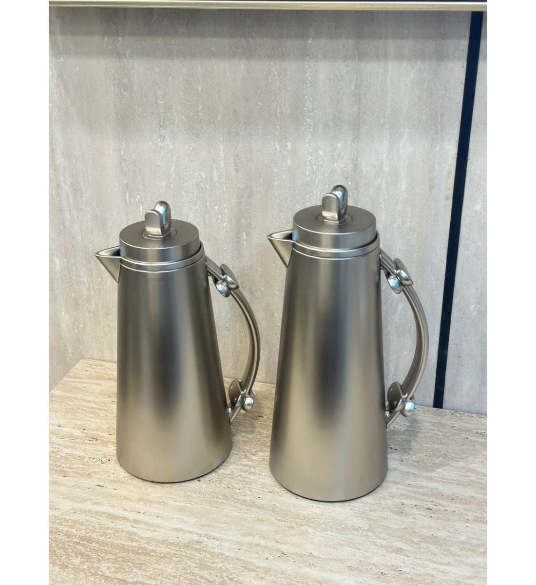 طقم ترمس بتصميم عصري فاخر 2قطع طقم ترمس بتصميم عصري فاخر 2قطع